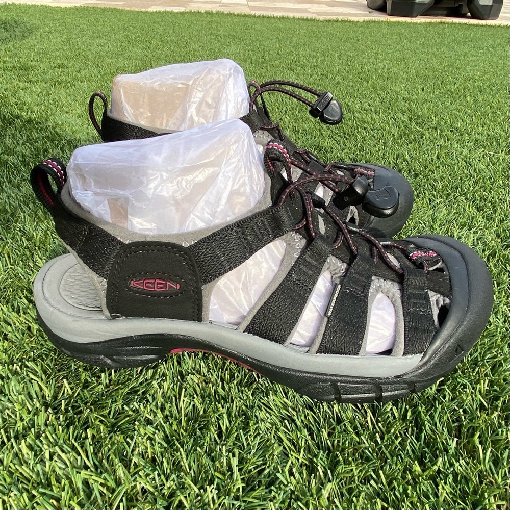 KEEN Newport H2 Women's 7.5 Walking, Hiking & Water Sandals Black/Raspberry Wine - Picture 2 of 10